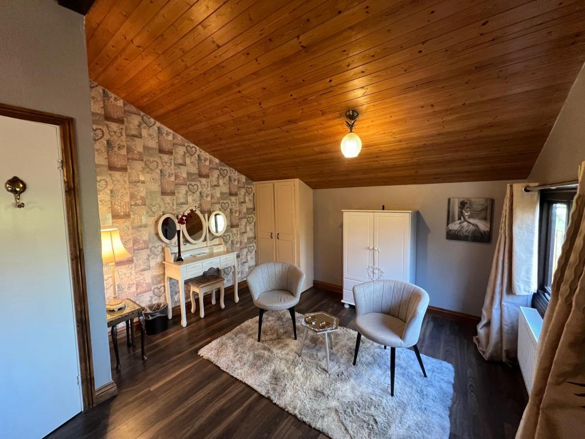 Squirrel Lodge At Owlet Hideaway - With Hot Tub, Near Йорк Экстерьер фото
