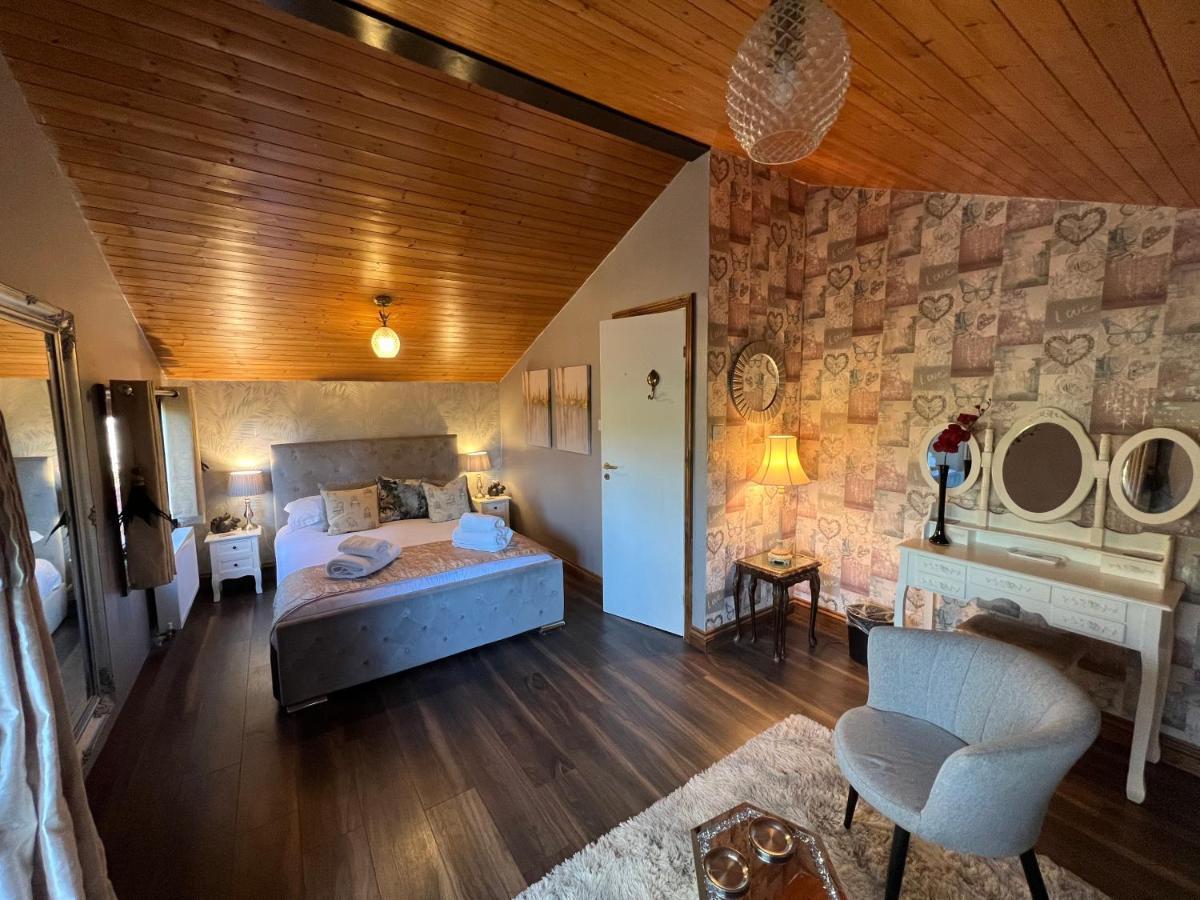Squirrel Lodge At Owlet Hideaway - With Hot Tub, Near Йорк Экстерьер фото