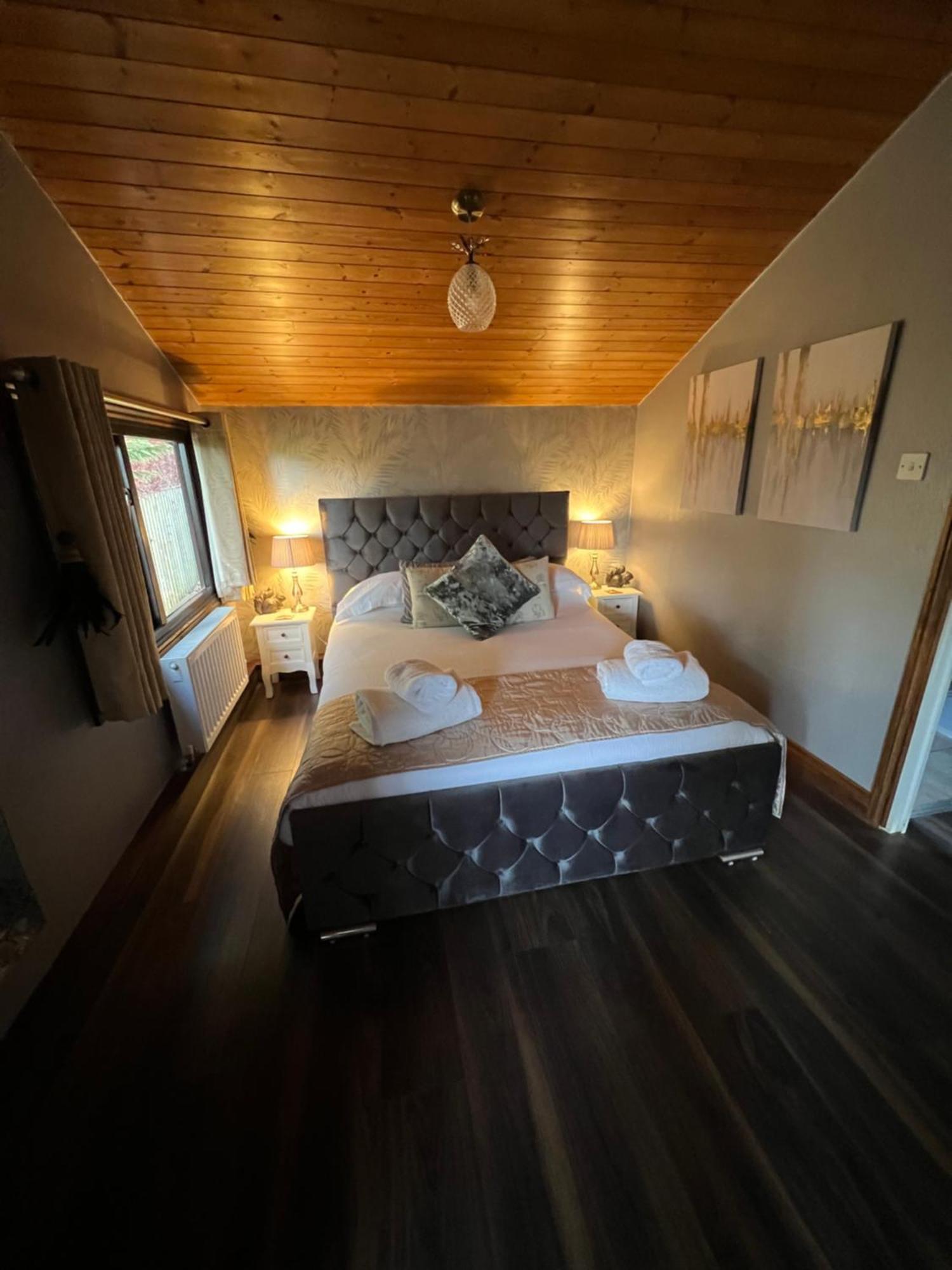 Squirrel Lodge At Owlet Hideaway - With Hot Tub, Near Йорк Экстерьер фото